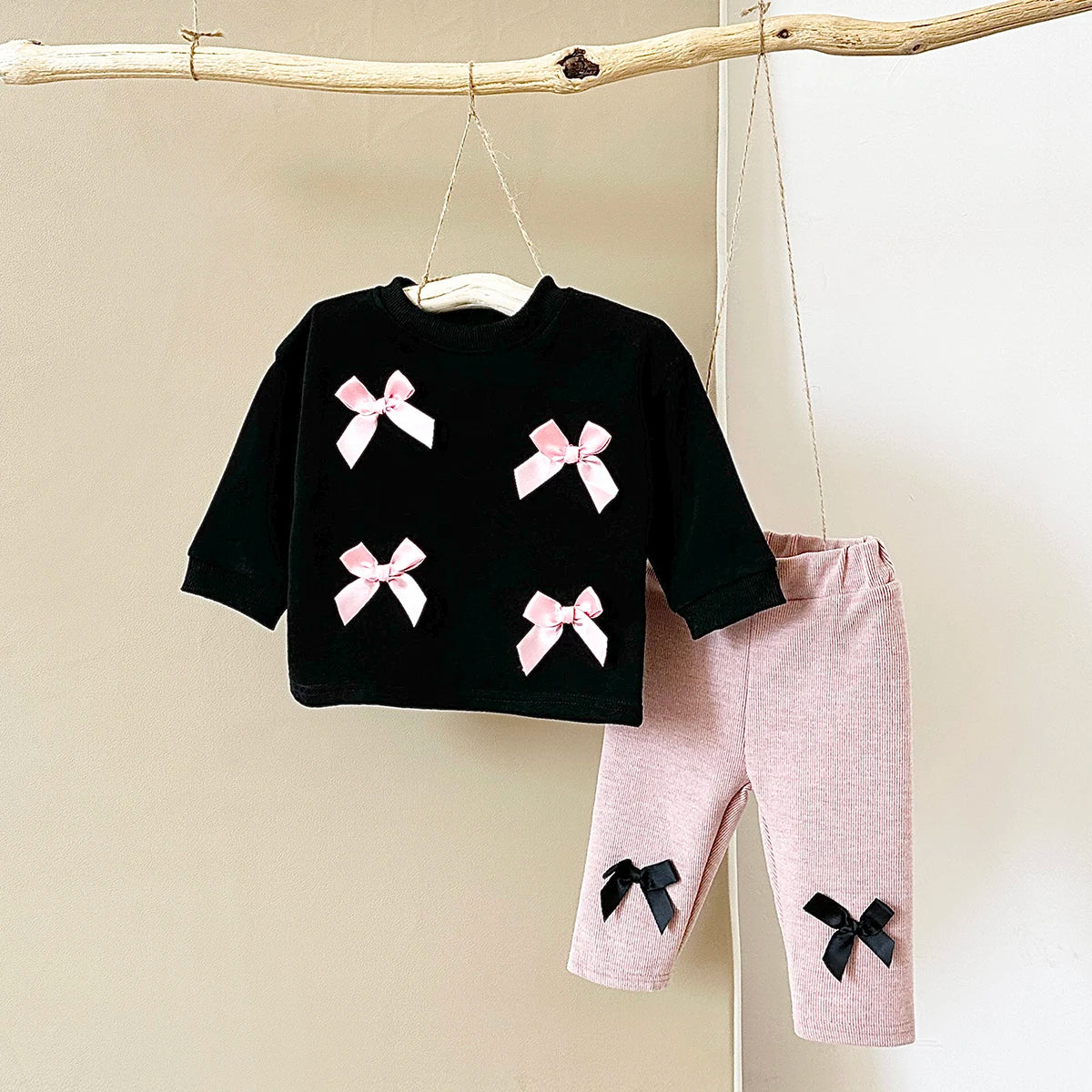 Fiyonklu İlkbahar & Sonbahar Konforu – 2 Parça Bebek Seti