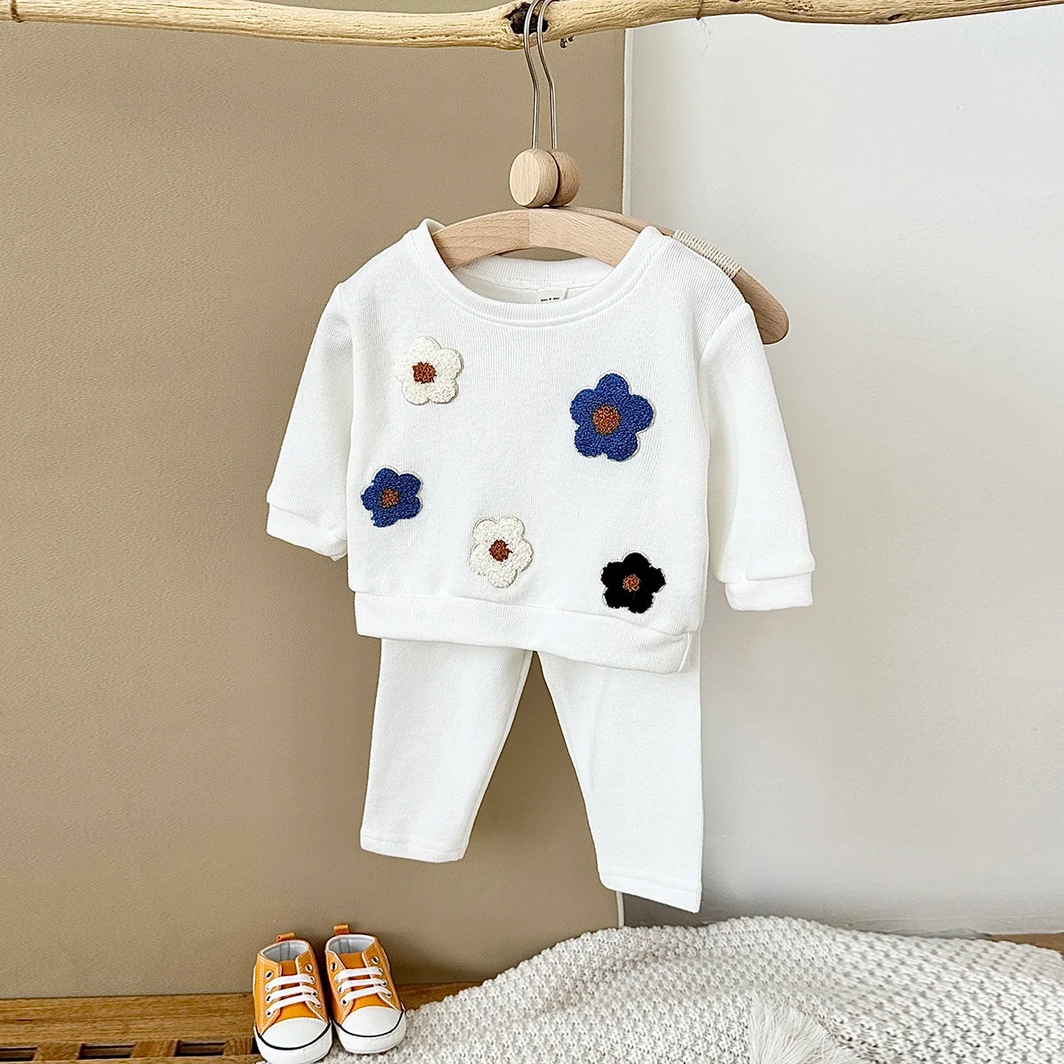 Çiçeklerin Renkli Dünyası – 2 Parça Bebek Kız Takımı