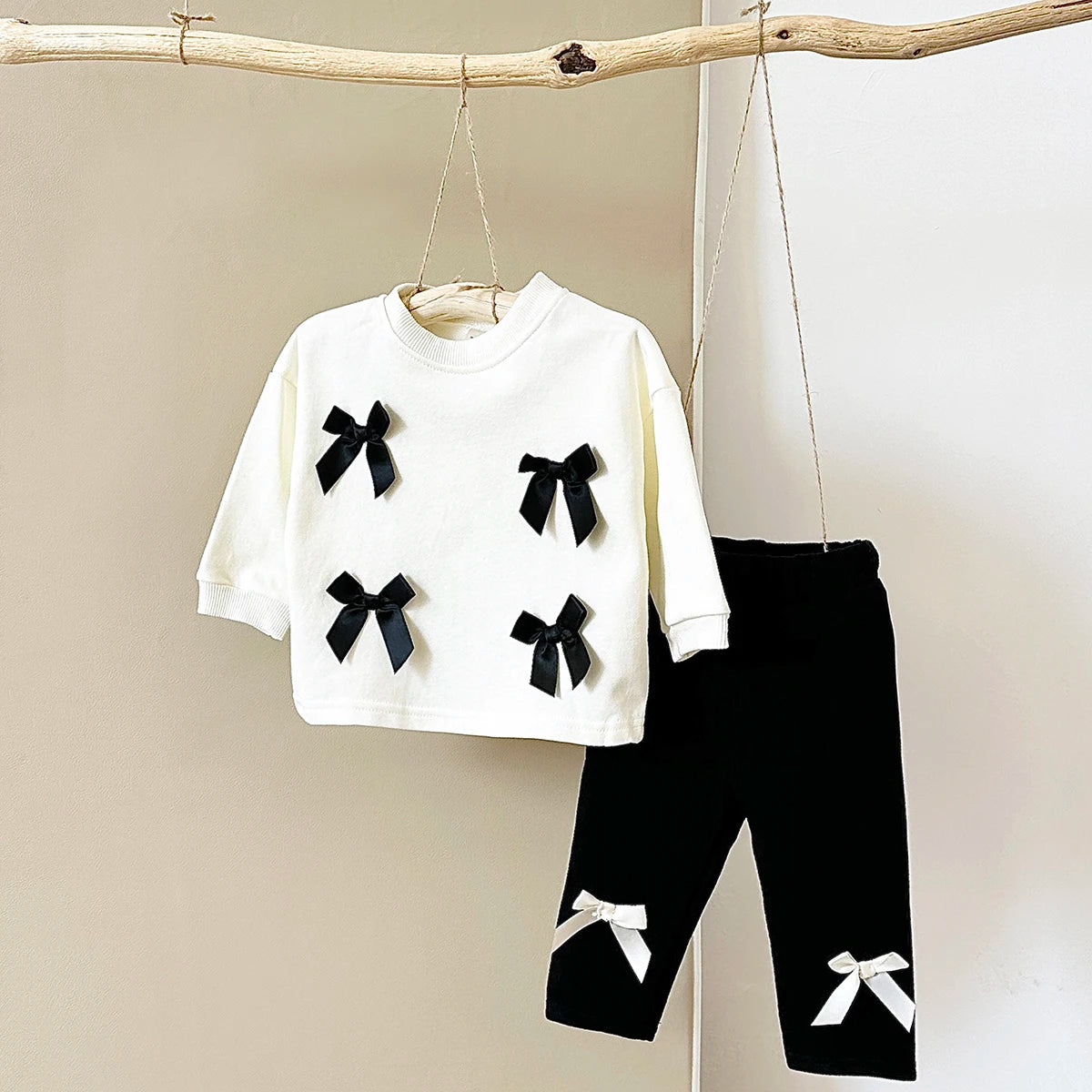 Fiyonklu İlkbahar & Sonbahar Konforu – 2 Parça Bebek Seti